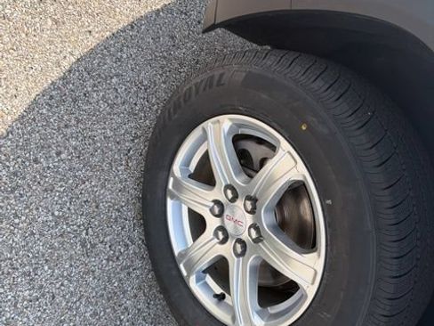 Used 2019 GMC Acadia SLE w/ LPO, Floor Liner Package FWD image 9