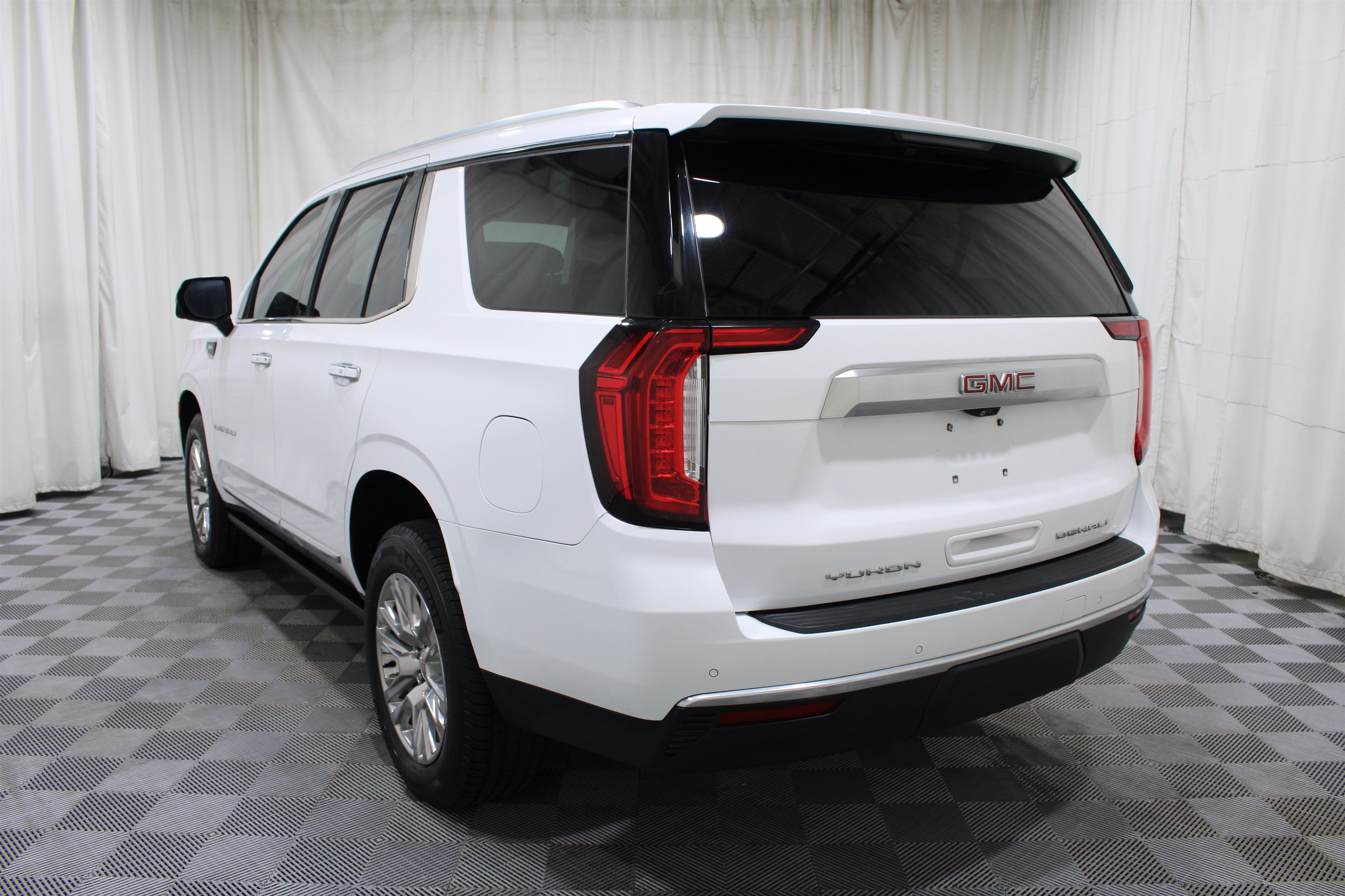 Used 2021 GMC Yukon Denali w/ Advanced Technology Package AWD/4WD image 35