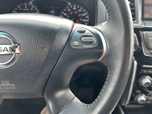 Used 2015 Nissan Pathfinder SV image 31