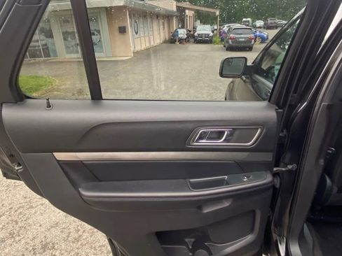 Used 2018 Ford Explorer XLT w/ Equipment Group 202A image 21