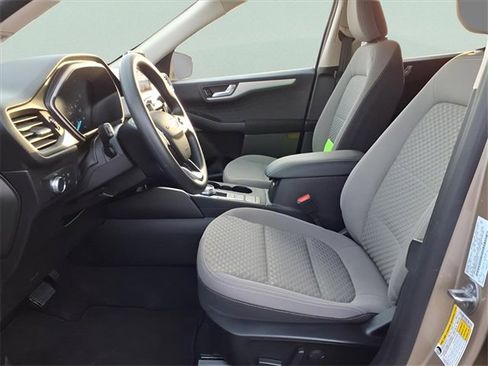 Used 2020 Ford Escape SE image 16
