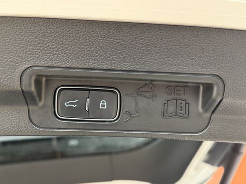 Certified 2024 Ford Explorer XLT w/ Equipment Group 202A image 9