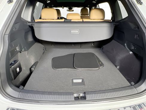 Used 2023 Volkswagen Tiguan SE AWD/4WD image 25