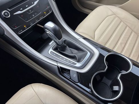 Used 2014 Ford Fusion SE w/ Equipment Group 202A image 21