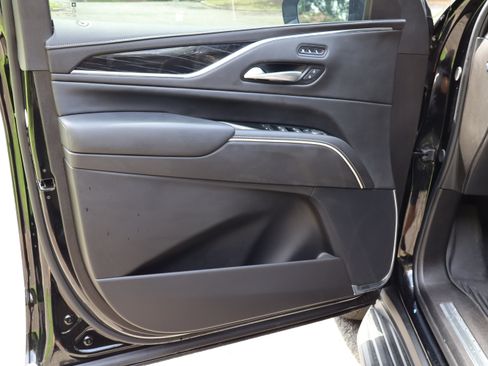 Used 2024 Cadillac Escalade ESV Sport AWD/4WD image 18