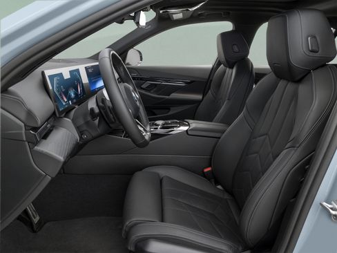 Used 2025 BMW i5 eDrive40i w/ M Sport Package RWD image 15