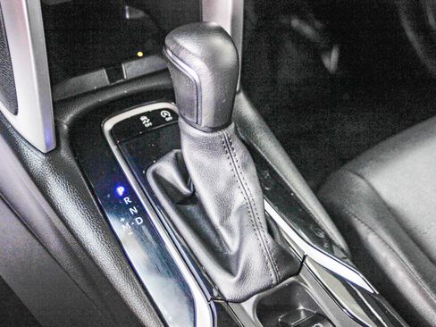 Used 2024 Toyota Corolla Cross XLE image 19