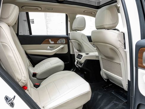 Used 2022 Mercedes-Benz GLS 450 4MATIC w/ AMG Line Exterior image 32