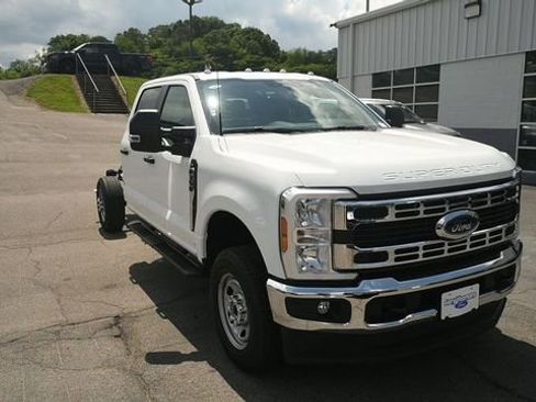 New 2026 Ford F350 XL w/ XL Chrome Package AWD/4WD image 4