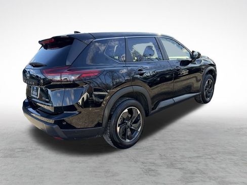 Used 2024 Nissan Rogue SV image 9