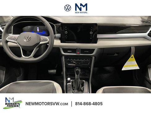 New 2026 Volkswagen Taos SE image 10