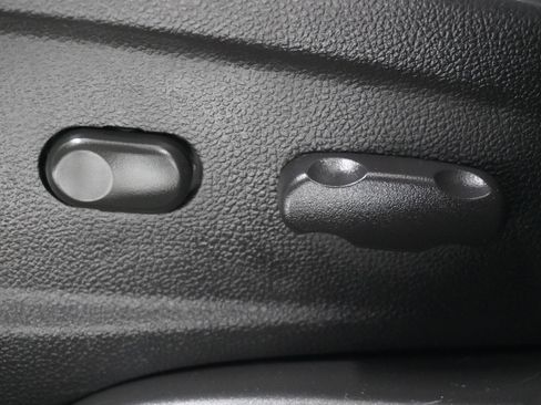 Used 2020 Chevrolet Trax LT w/ LT Convenience Package image 14