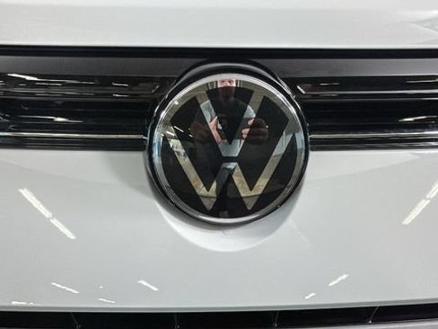 Used 2026 Volkswagen Taos SE FWD image 8