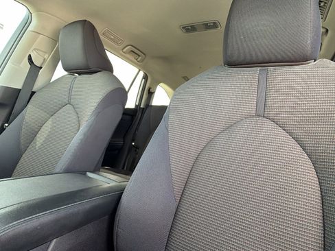 Used 2023 Toyota Highlander LE image 11