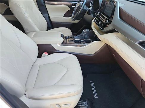 Used 2021 Toyota Highlander Platinum AWD/4WD image 28