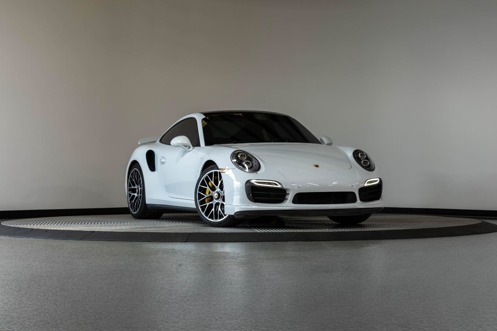 Used 2015 Porsche 911 Turbo S AWD/4WD image 30
