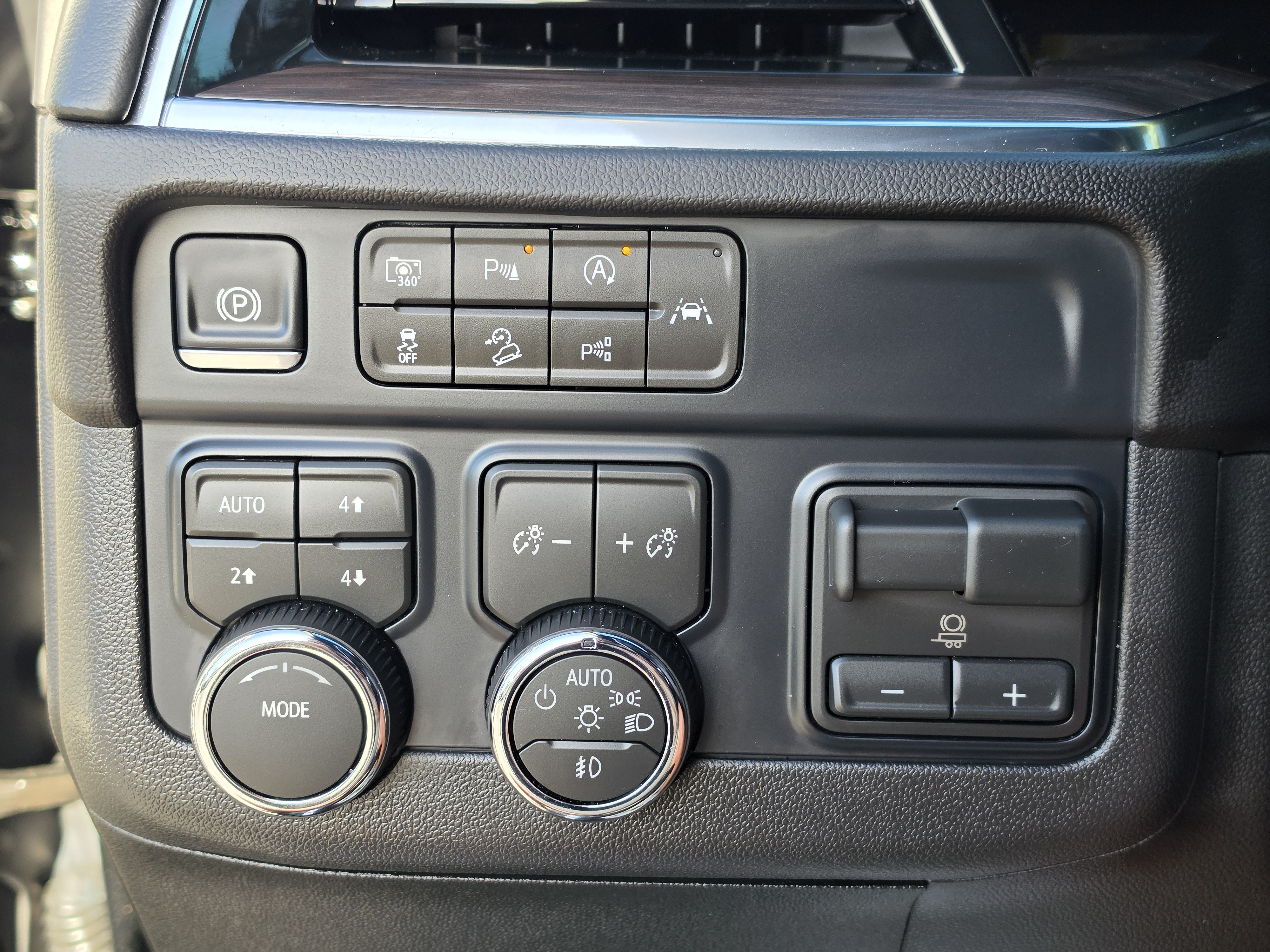 Used 2026 Chevrolet Tahoe LT w/ Comfort Package AWD/4WD image 34