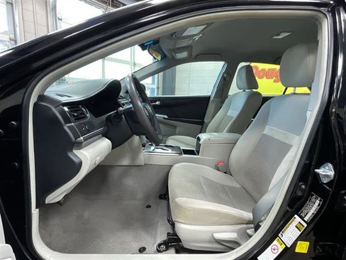 Used 2012 Toyota Camry LE image 11