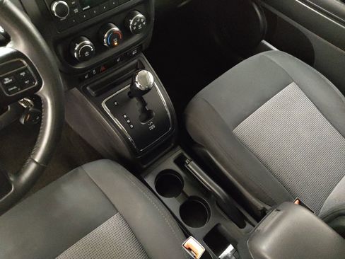 Used 2014 Jeep Patriot Latitude AWD/4WD image 26