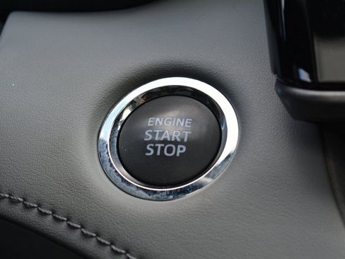 Used 2023 Toyota Highlander Limited image 16