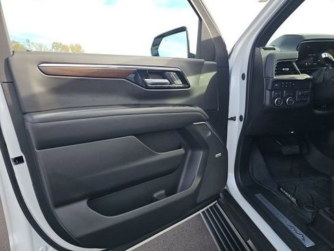Used 2025 Chevrolet Tahoe High Country image 17