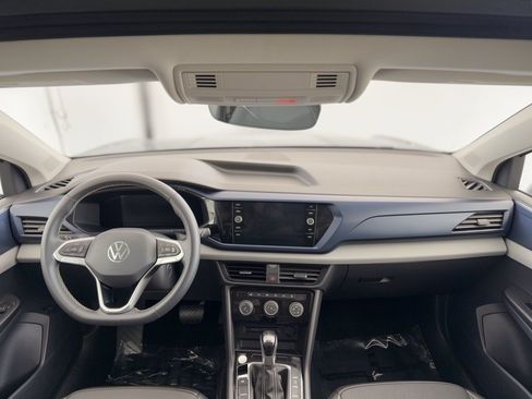 Used 2023 Volkswagen Taos SE w/ Panoramic Sunroof Package FWD image 17
