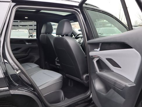 Certified 2025 Volkswagen Tiguan SE R-Line image 30