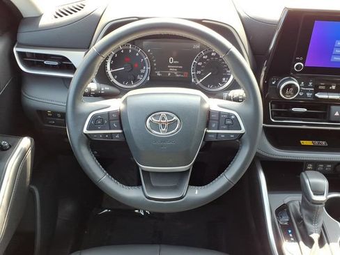 Used 2026 Toyota Highlander XLE AWD/4WD image 14