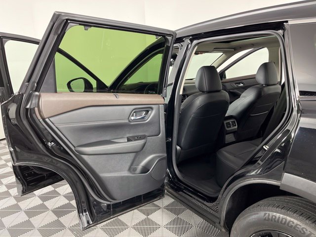Used 2023 Nissan Rogue SV w/ SV Premium B Package FWD image 41