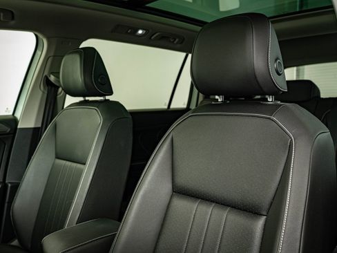 Used 2023 Volkswagen Tiguan SE w/ Panoramic Sunroof Package image 21