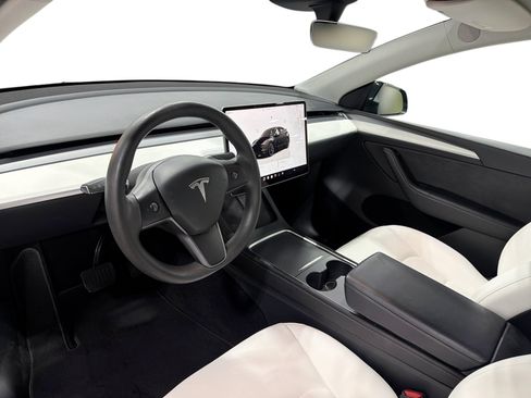 Certified 2023 Tesla Model Y Long Range AWD/4WD image 9