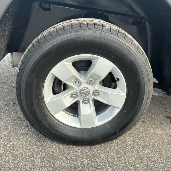 Used 2018 RAM 1500 Express w/ Express Value Package AWD/4WD image 6