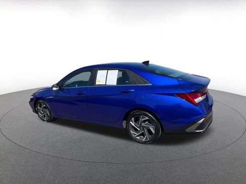Used 2025 Hyundai Elantra SEL image 10