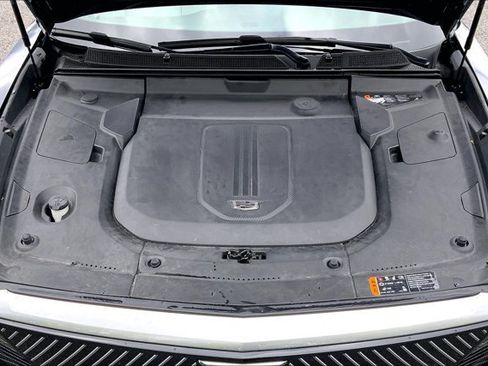 Used 2024 Cadillac Lyriq Luxury AWD/4WD image 9