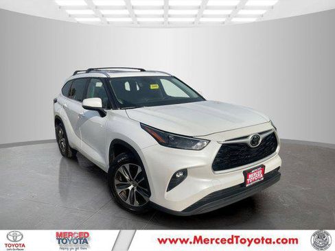 Certified 2023 Toyota Highlander XLE image 1