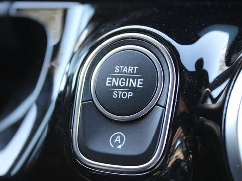 Used 2025 Mercedes-Benz GLA 250 4MATIC image 13