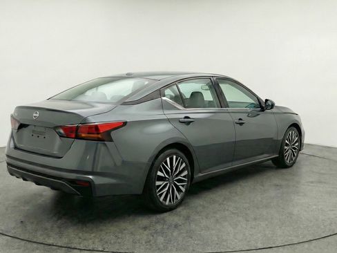 Used 2025 Nissan Altima 2.5 SV FWD image 9