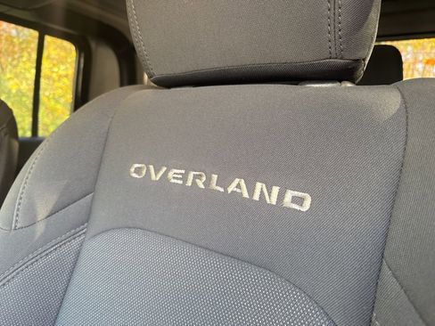 Used 2023 Jeep Gladiator Overland image 18