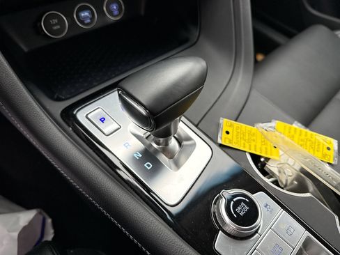 Used 2025 Genesis G70 2.5T image 21