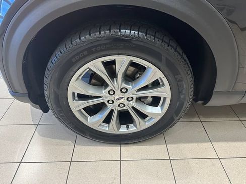Used 2021 Ford Explorer XLT w/ Equipment Group 202A AWD/4WD image 30