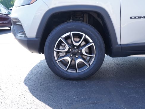 Used 2024 Jeep Compass Trailhawk AWD/4WD image 14