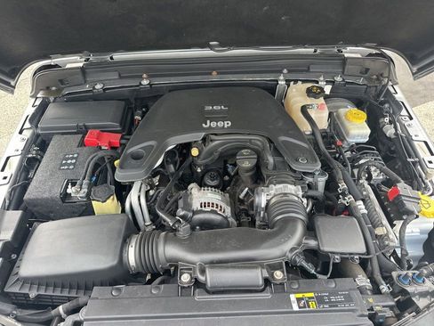 Used 2018 Jeep Wrangler Unlimited Sport AWD/4WD image 24