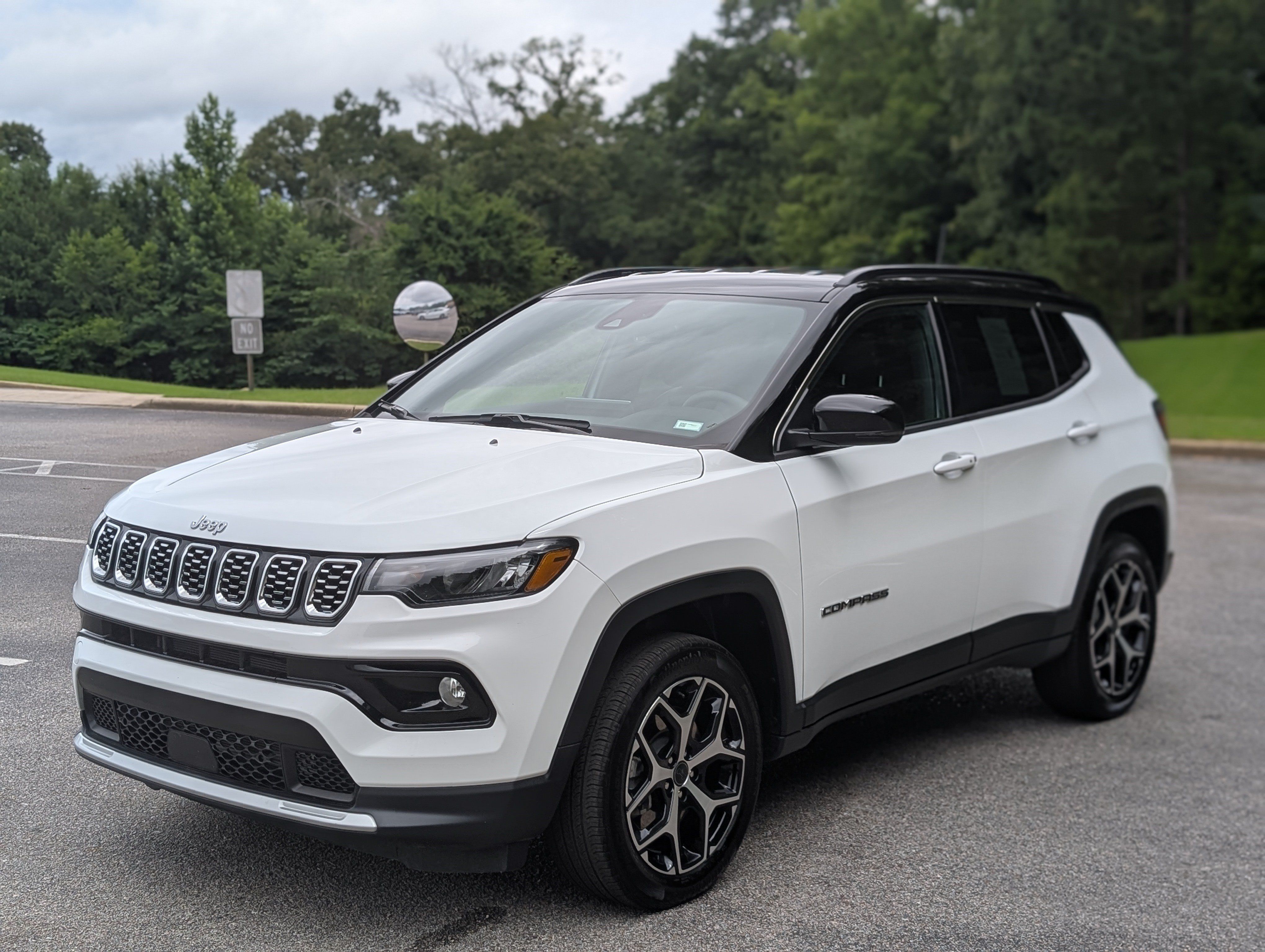 Used 2025 Jeep Compass Limited AWD/4WD image 4