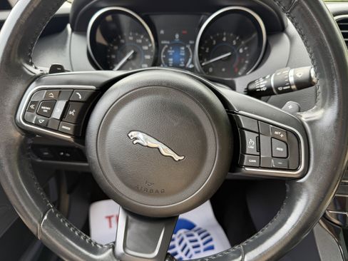 Used 2018 Jaguar XE RWD image 30