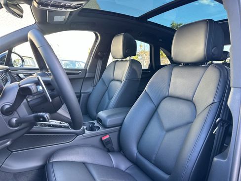 New 2026 Porsche Macan image 5