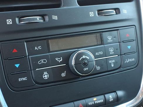 Used 2013 Chrysler Town & Country Touring-L w/ Driver Convenience Group FWD image 13