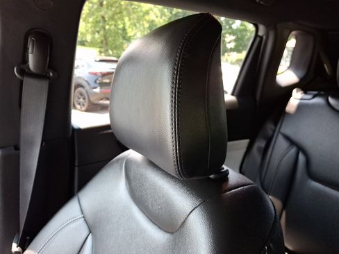 Used 2025 Jeep Compass Limited AWD/4WD image 17