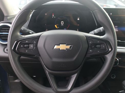 Used 2024 Chevrolet Trax LT FWD image 18