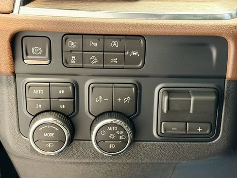 New 2026 Chevrolet Suburban High Country AWD/4WD image 9