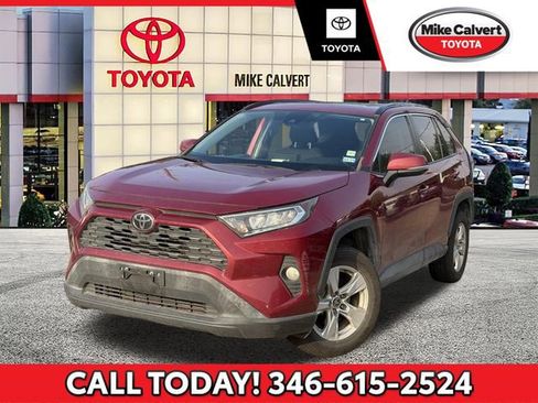 Used 2021 Toyota RAV4 XLE w/ Convenience Package FWD image 1